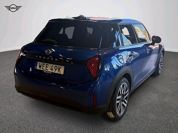 MINI Cooper S 4 of 5