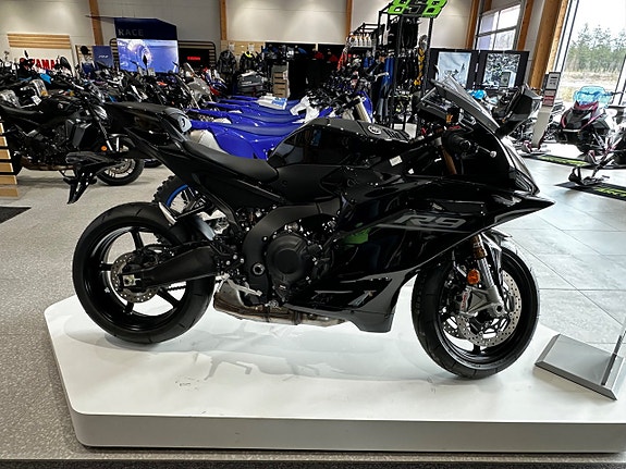 Yamaha R9