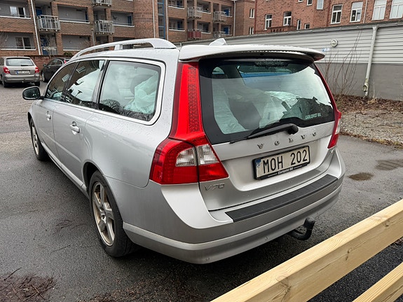 Volvo V70 4 of 5