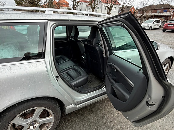 Volvo V70 11 of 21