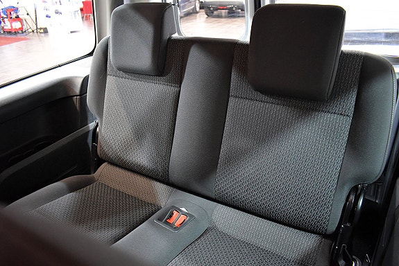Volkswagen Caddy Maxi 18 of 19
