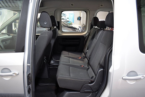 Volkswagen Caddy Maxi 16 of 19