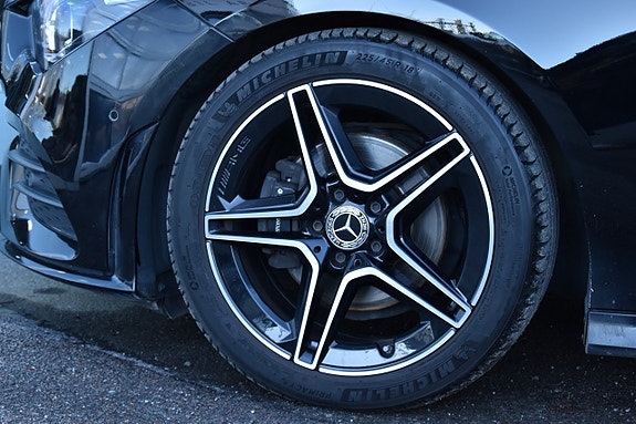 Mercedes-Benz CLA180 9 of 25