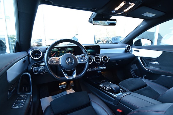 Mercedes-Benz CLA180 14 of 25