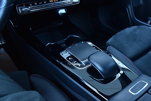 Mercedes-Benz CLA180 16 of 25