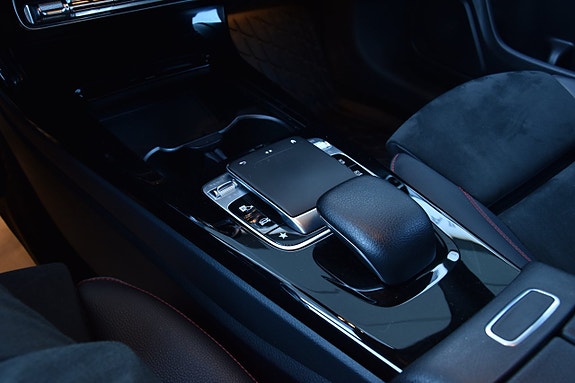 Mercedes-Benz CLA180 17 of 25
