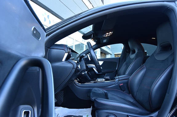 Mercedes-Benz CLA180 11 of 25