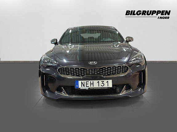 Kia Stinger 2 of 5