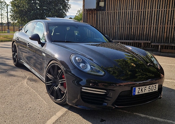 Porsche Panamera Turbo 3 of 5