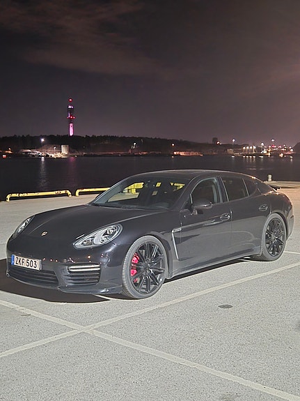 Porsche Panamera Turbo 4 of 5