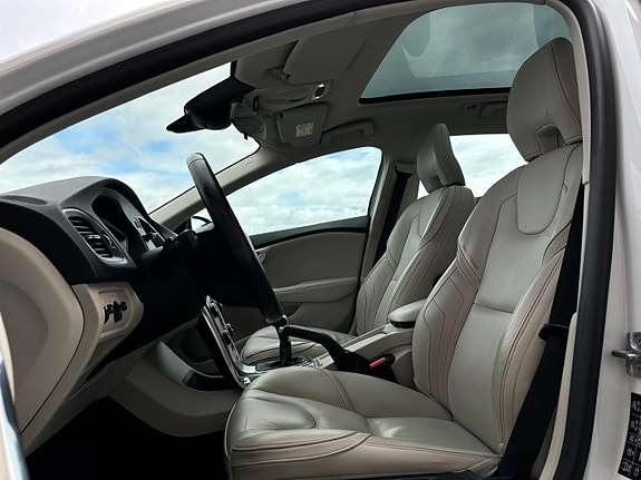 Volvo V40 Cross Country 18 of 30