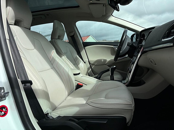 Volvo V40 Cross Country 20 of 30