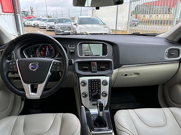 Volvo V40 Cross Country 9 of 30