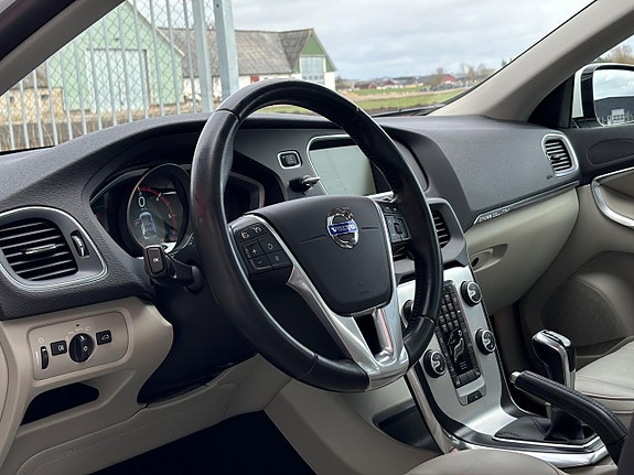 Volvo V40 Cross Country 8 of 30
