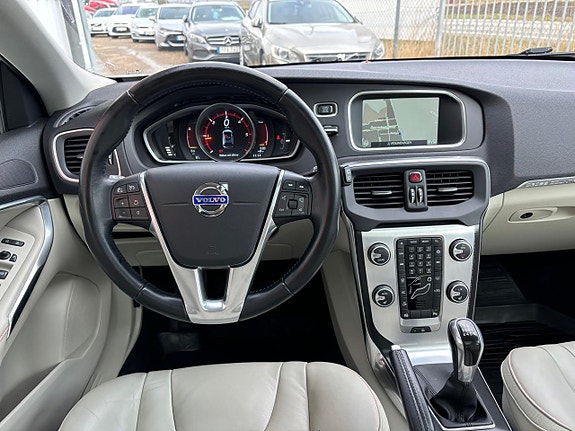 Volvo V40 Cross Country 10 of 30