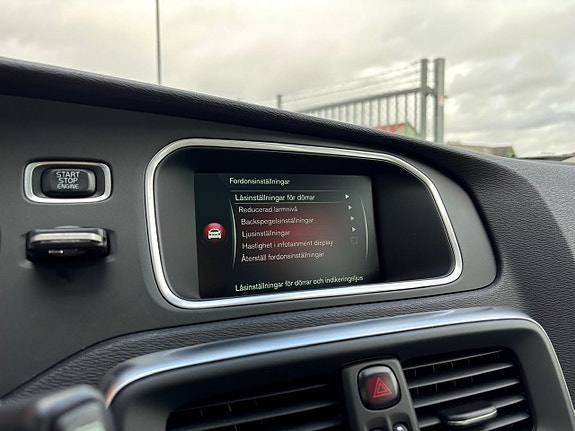 Volvo V40 Cross Country 25 of 30