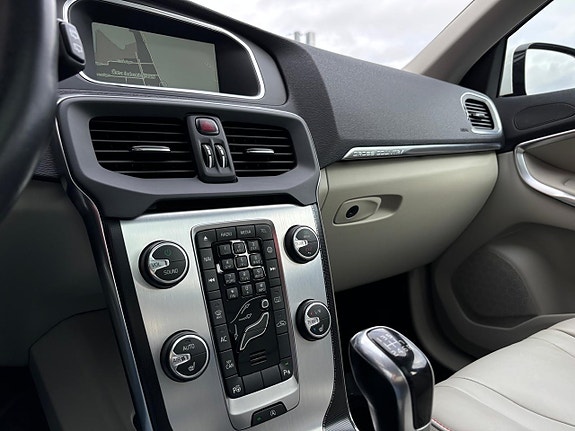 Volvo V40 Cross Country 14 of 30