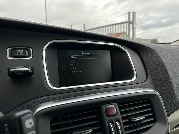 Volvo V40 Cross Country 27 of 30