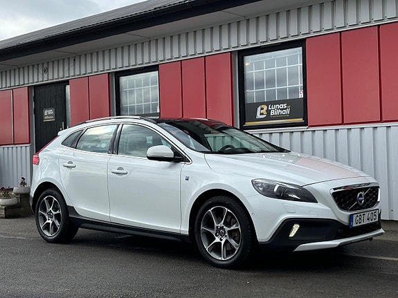 Volvo V40 Cross Country 2 of 30