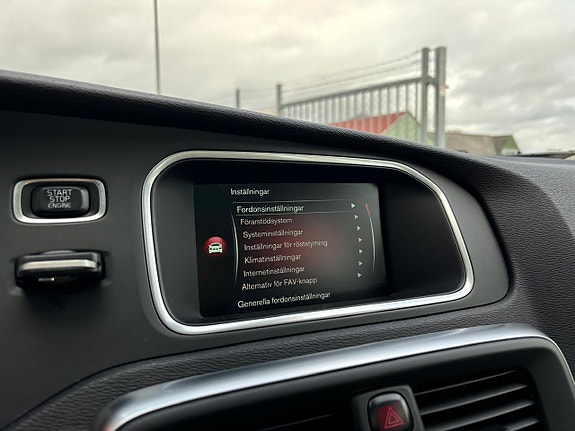 Volvo V40 Cross Country 24 of 30