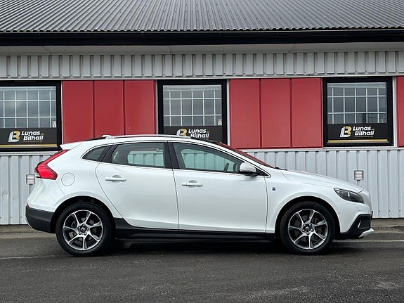 Volvo V40 Cross Country 3 of 30