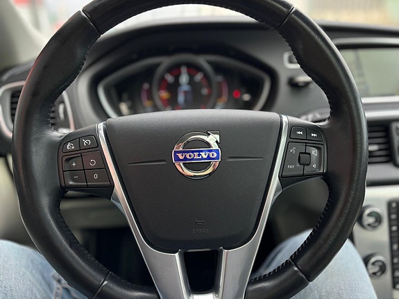 Volvo V40 Cross Country 12 of 30