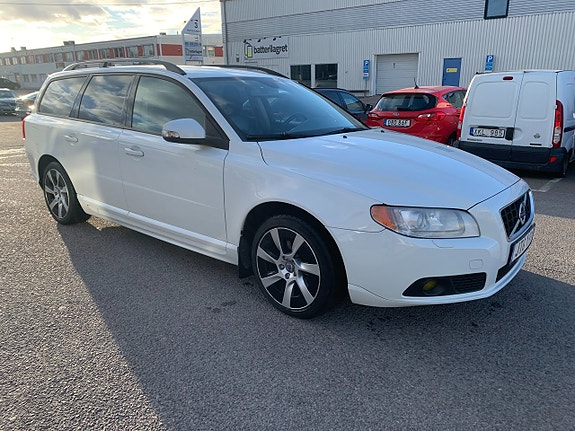Volvo V70 2 of 14
