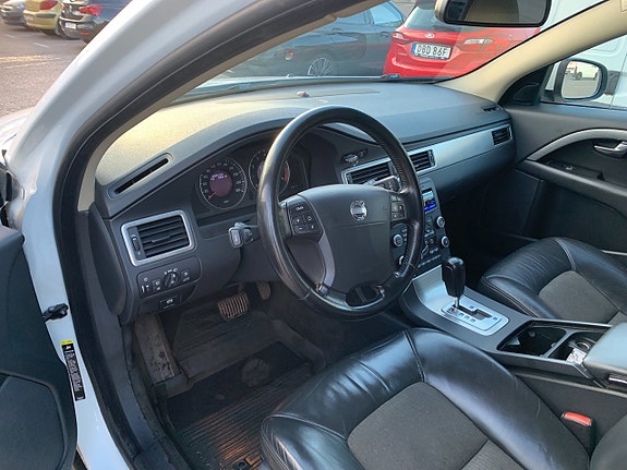 Volvo V70 12 of 14