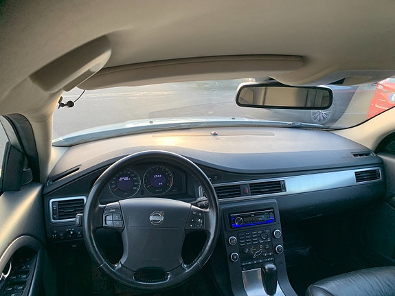 Volvo V70 11 of 14