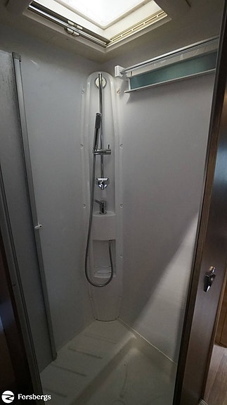Rapido 891 F / Queensbed / AC / Solcell 17 of 21