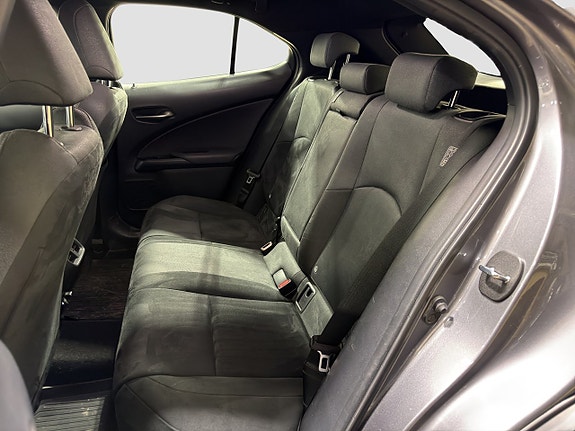Lexus UX250h 10 of 15