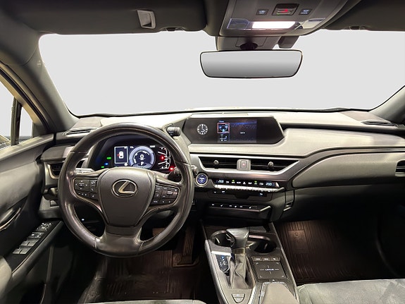 Lexus UX250h 11 of 15