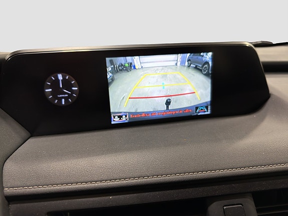 Lexus UX250h 12 of 15