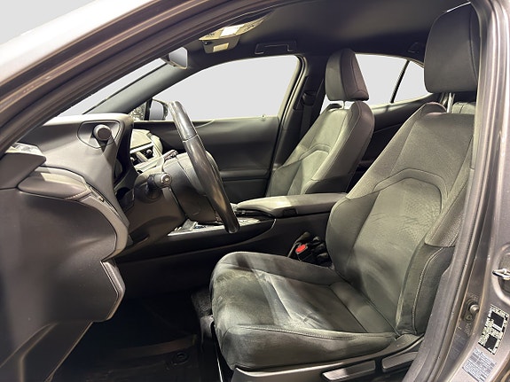 Lexus UX250h 9 of 15