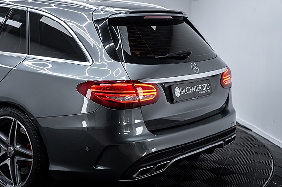 Mercedes-Benz C63 12 of 27