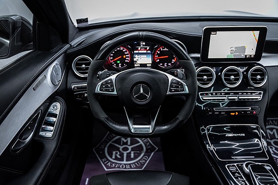 Mercedes-Benz C63 24 of 27