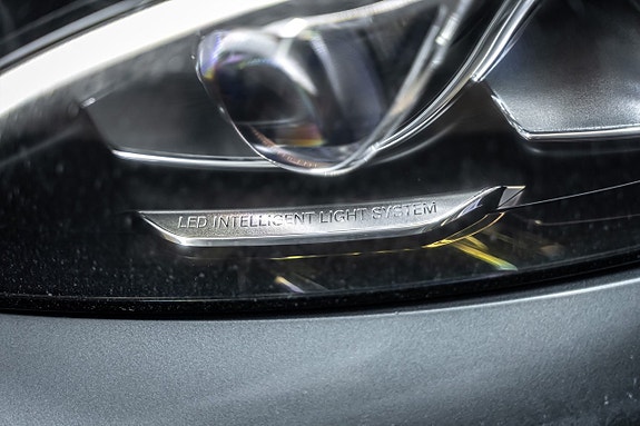 Mercedes-Benz C63 3 of 5