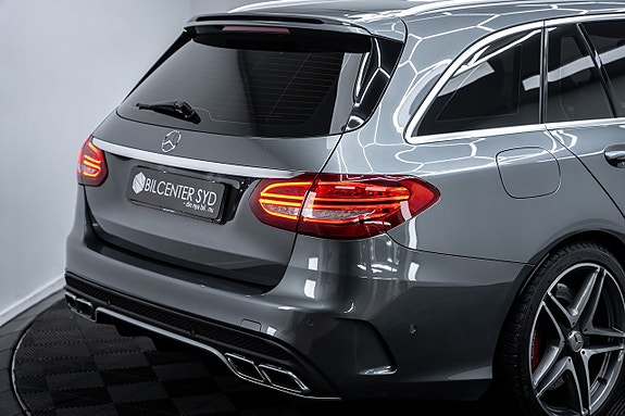 Mercedes-Benz C63 9 of 27