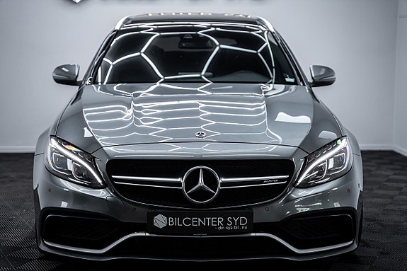 Mercedes-Benz C63 4 of 5