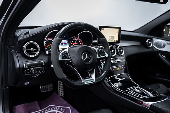 Mercedes-Benz C63 15 of 27