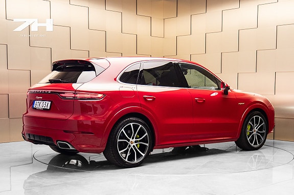 Porsche Cayenne 5 of 5