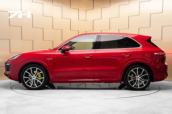 Porsche Cayenne 2 of 5