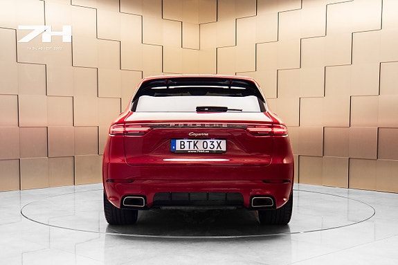 Porsche Cayenne 4 of 5