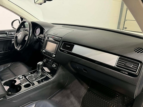 Volkswagen Touareg 4 of 5