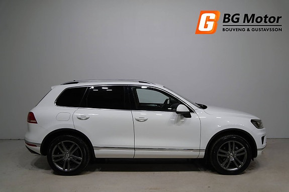 Volkswagen Touareg 2 of 5
