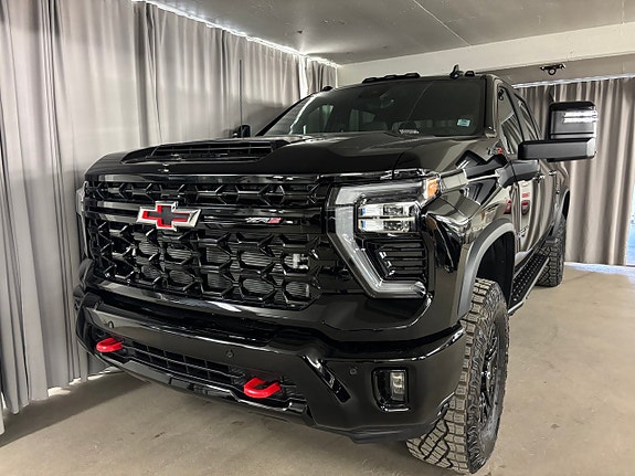 Chevrolet Silverado 2500 2 of 5