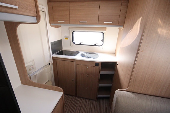 Adria Aviva 482LH 7 of 11