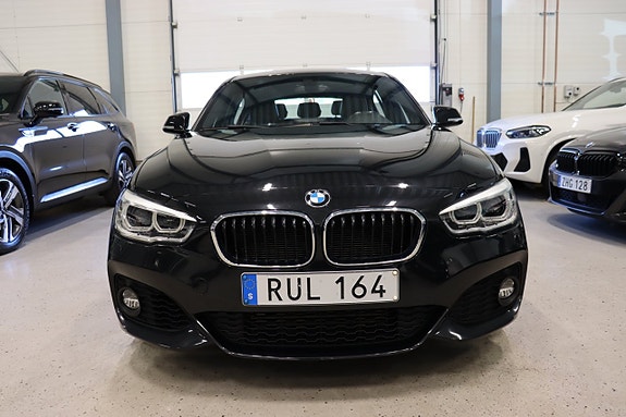 BMW 118i 3 of 5