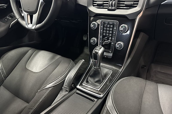 Volvo V40 14 of 16
