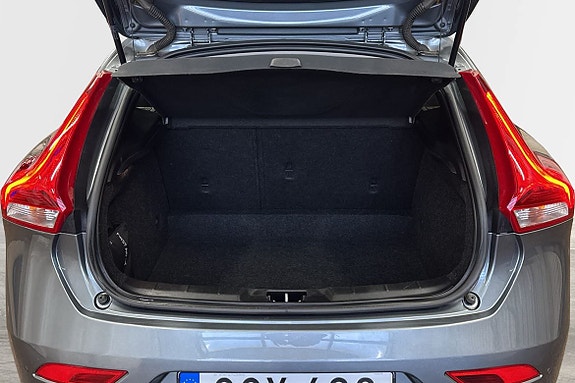 Volvo V40 8 of 16